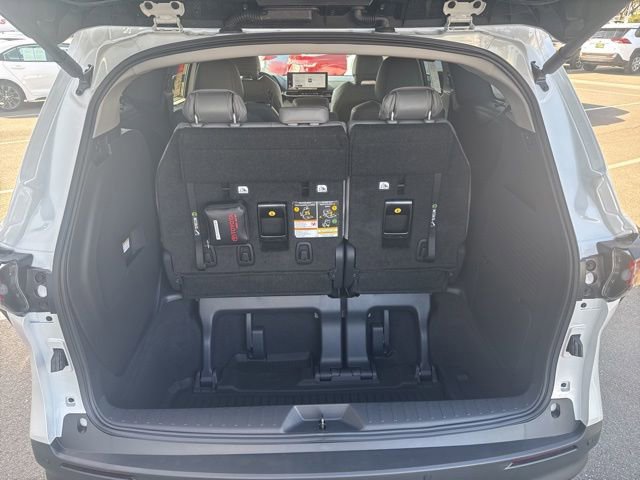 Certified 2026 Toyota Sienna XLE FWD image 27
