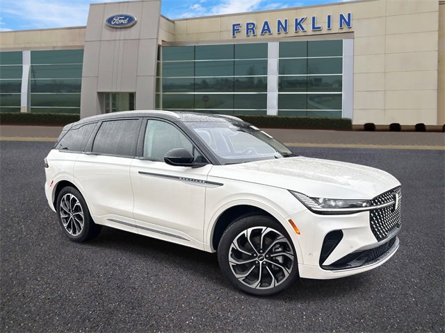 Used 2024 Lincoln Nautilus Reserve image 1