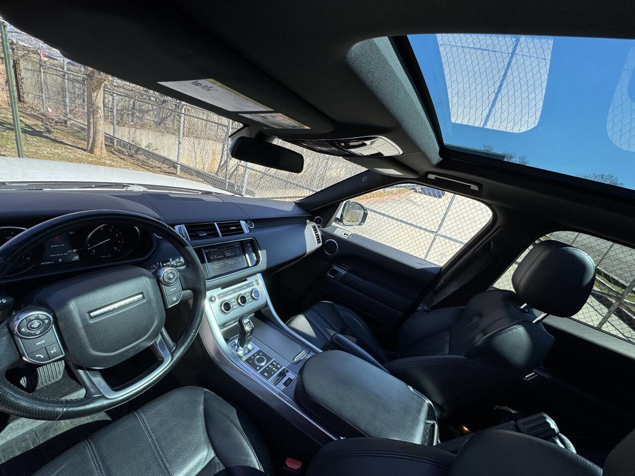 Used 2016 Land Rover Range Rover Sport SE image 11