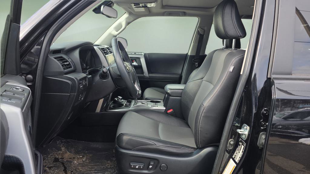 Used 2022 Toyota 4Runner SR5 Premium image 11