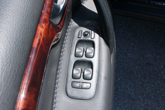 Used 2006 Volvo XC70 AWD/4WD image 11