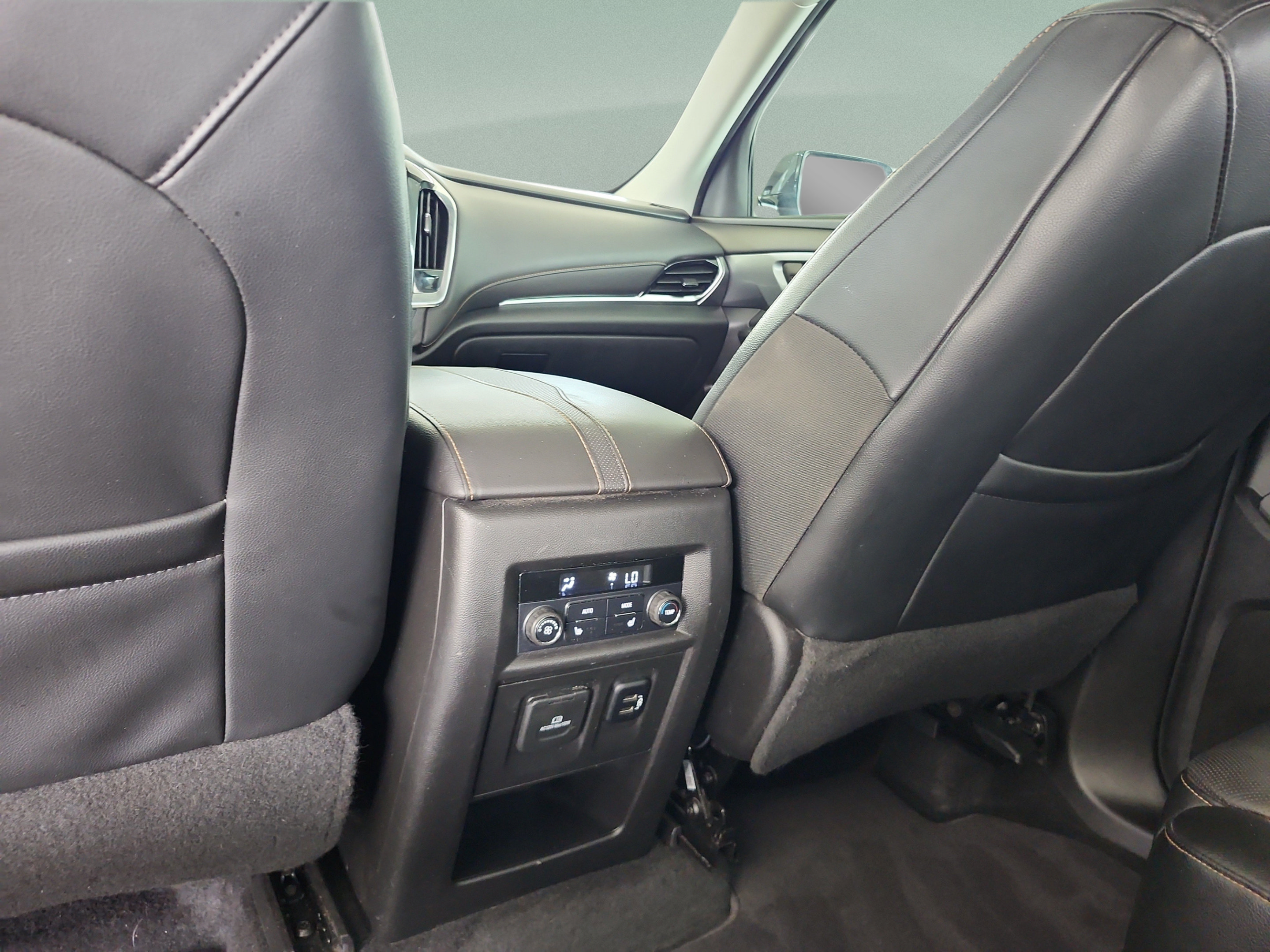 Used 2018 Chevrolet Traverse Premier w/ Redline Edition FWD image 18