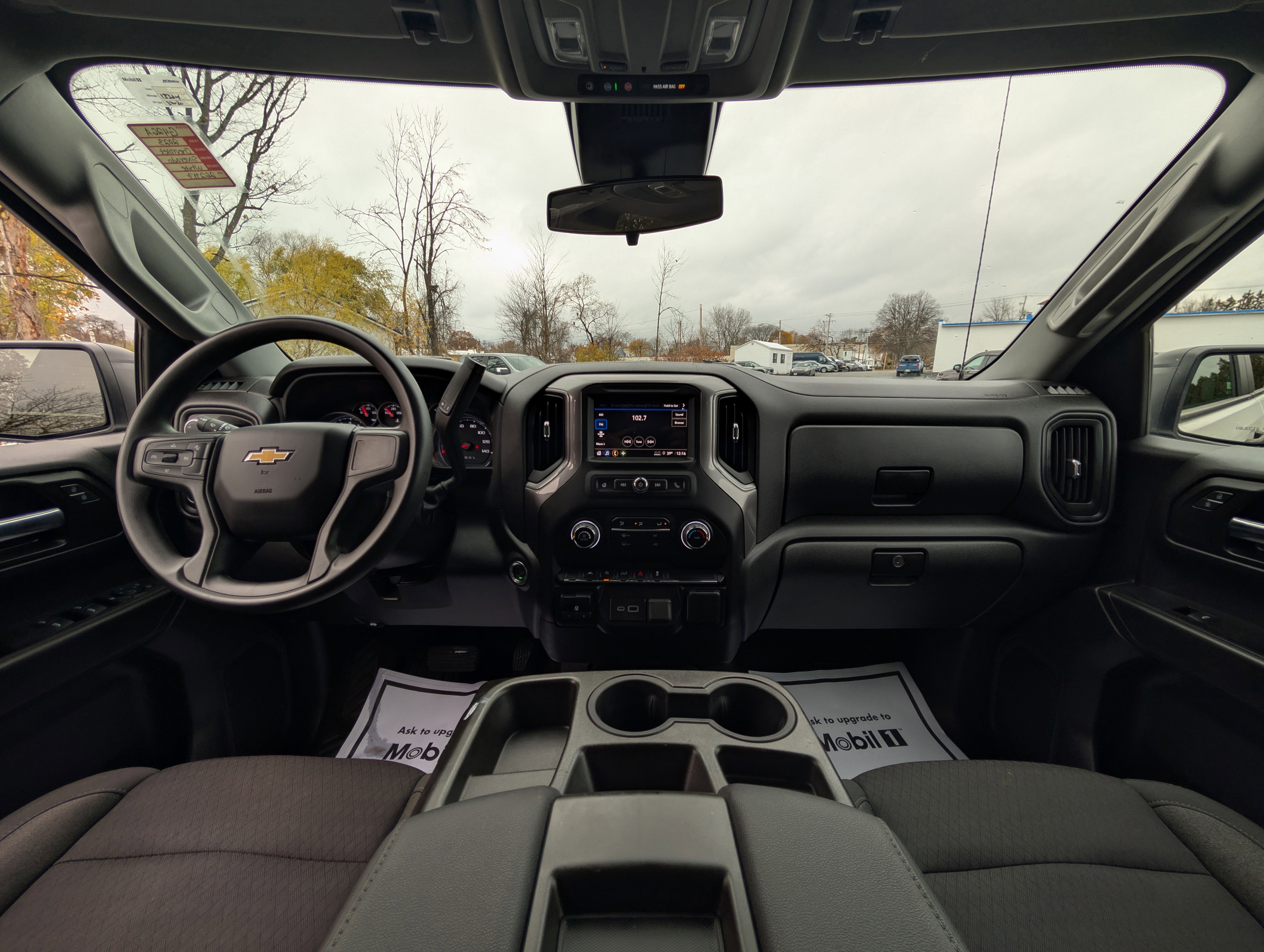 Used 2023 Chevrolet Silverado 1500 Custom image 2