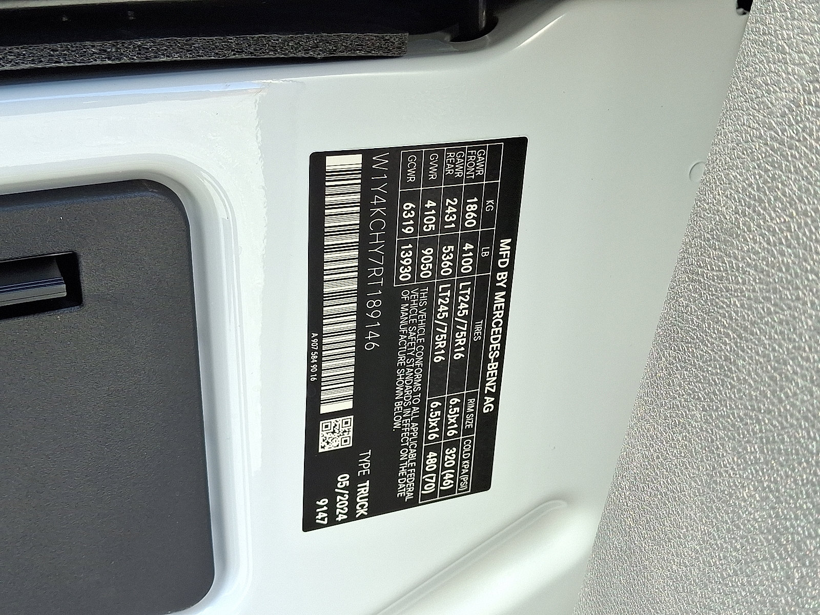 Used 2024 Mercedes-Benz Sprinter 2500 image 21