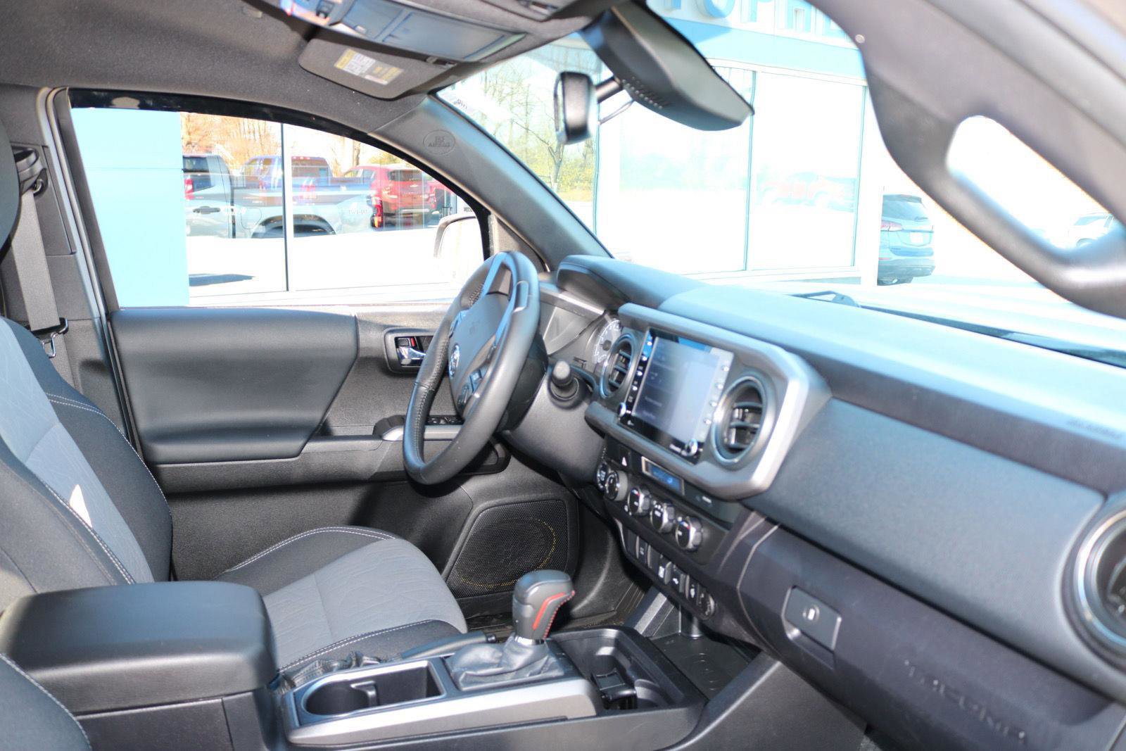 Used 2023 Toyota Tacoma TRD Sport w/ Black Out Package (TMS) image 21