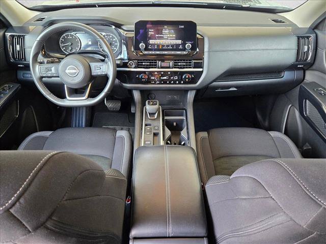 Used 2024 Nissan Pathfinder SV FWD image 18