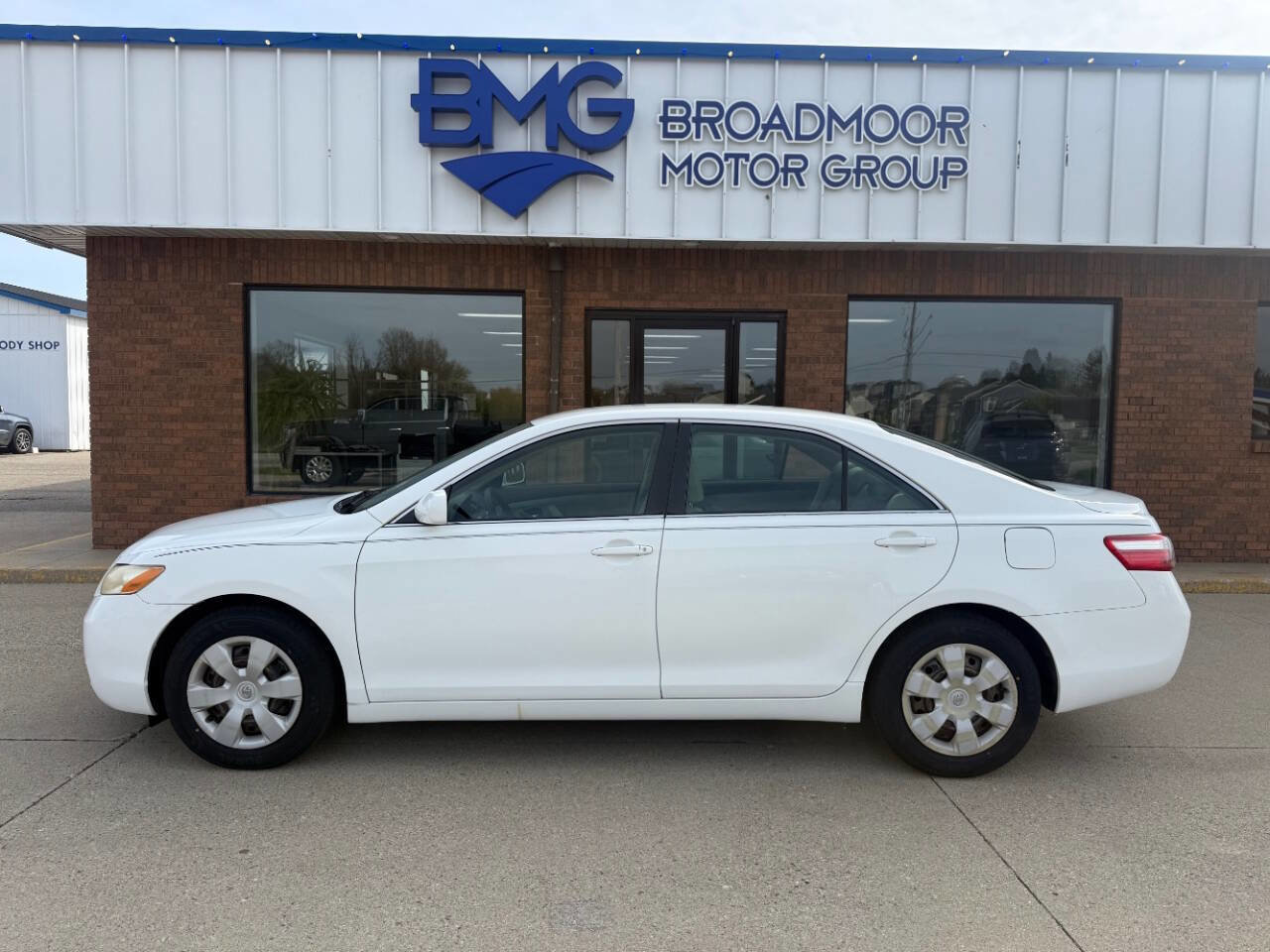 Used 2007 Toyota Camry LE FWD image 2