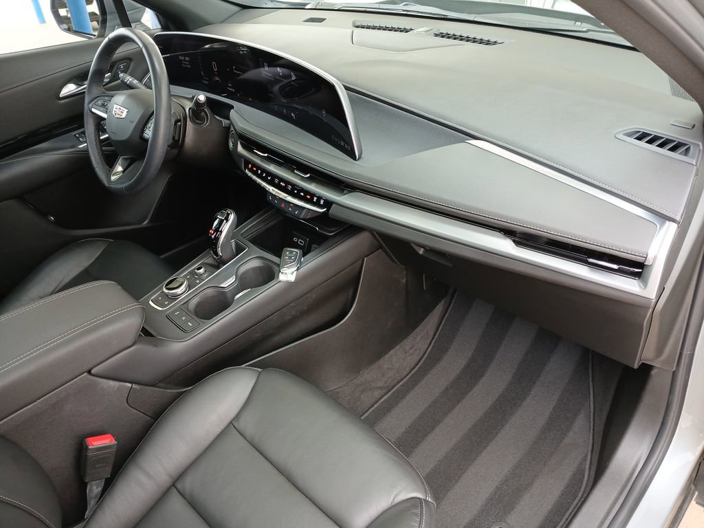 Certified 2024 Cadillac XT4 Luxury w/ Cold Weather Package image 30