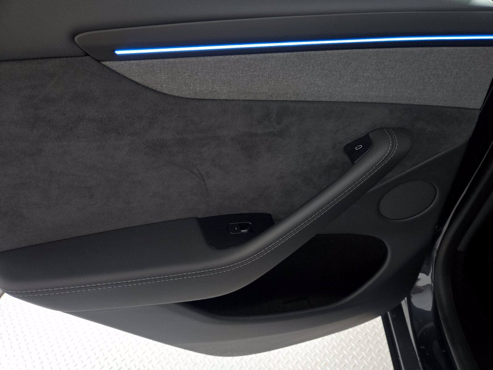 Used 2026 Tesla Model Y Long Range RWD image 22