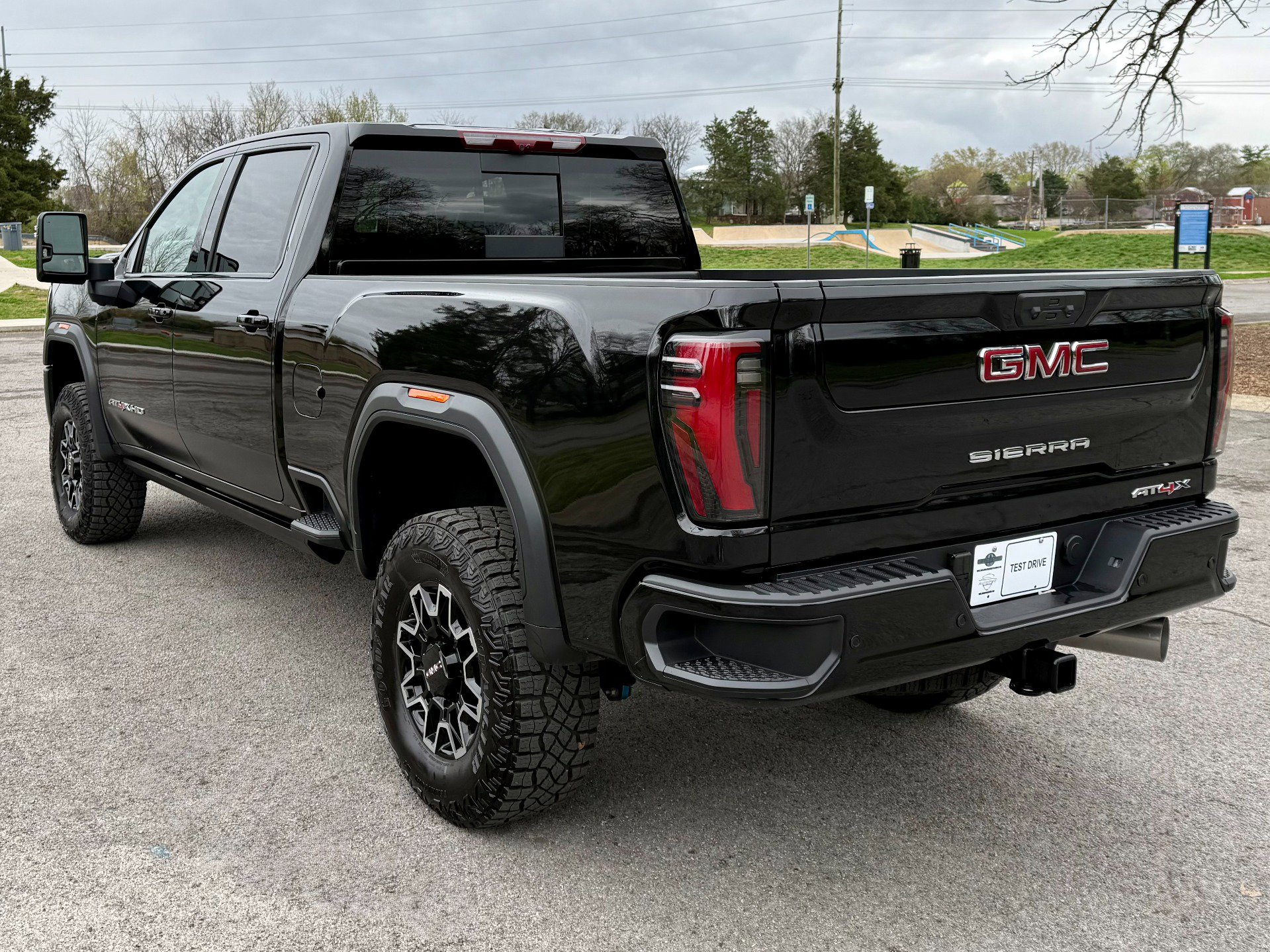 Used 2026 GMC Sierra 2500 AT4X image 4