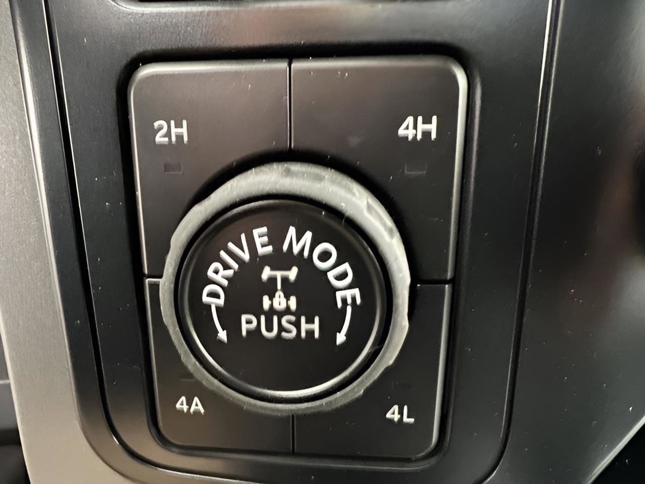 Used 2025 Ford F150 Lariat w/ Equipment Group 501A Mid image 21