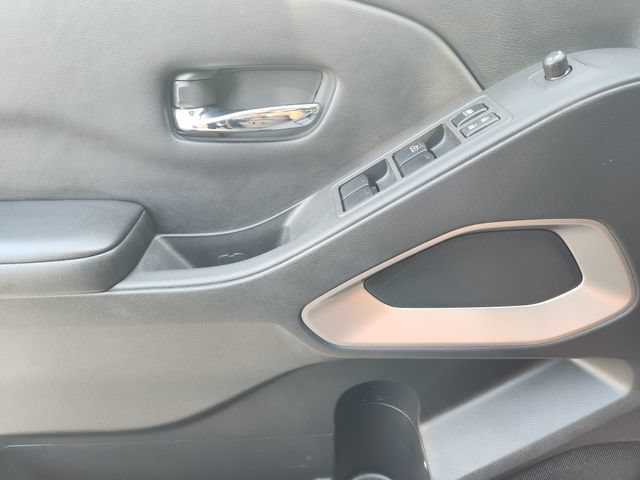 Used 2025 Nissan Frontier SV RWD image 24