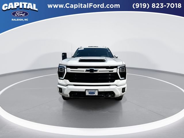 Used 2024 Chevrolet Silverado 2500 LTZ w/ LTZ Plus Package AWD/4WD image 3