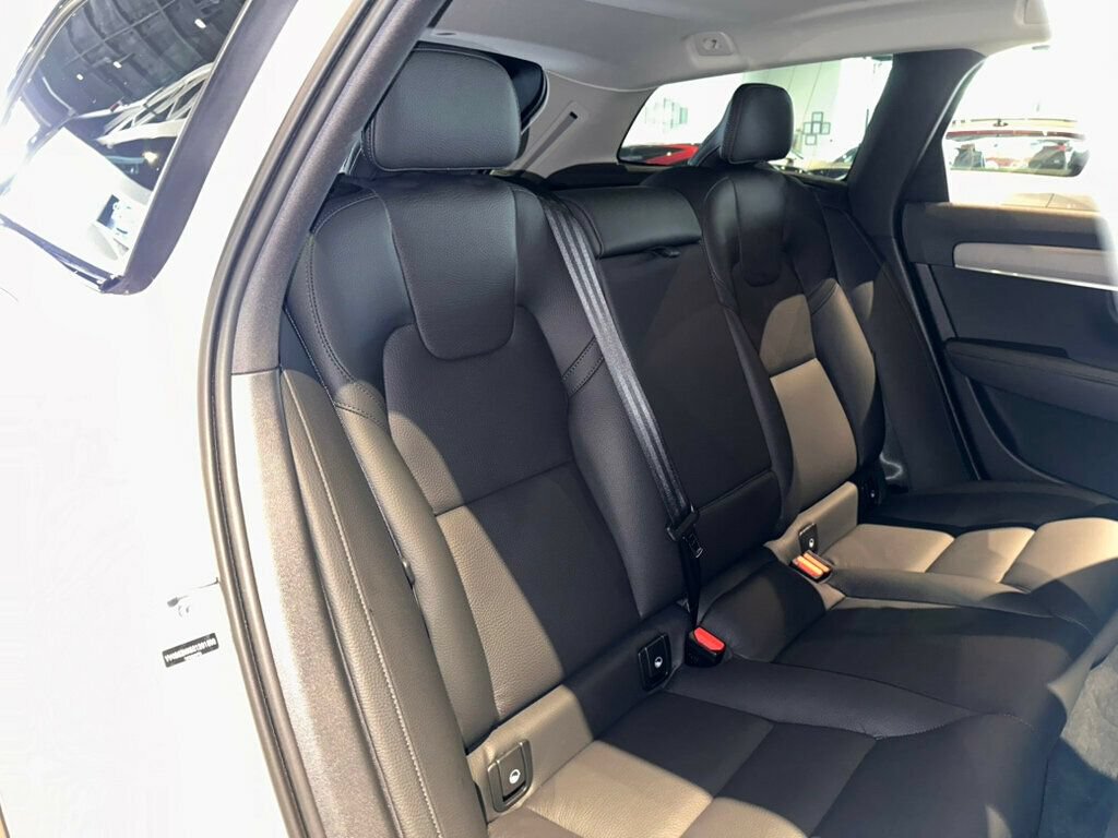 Used 2025 Volvo V90 B6 Cross Country Plus w/ Protection Package Premier AWD/4WD image 29