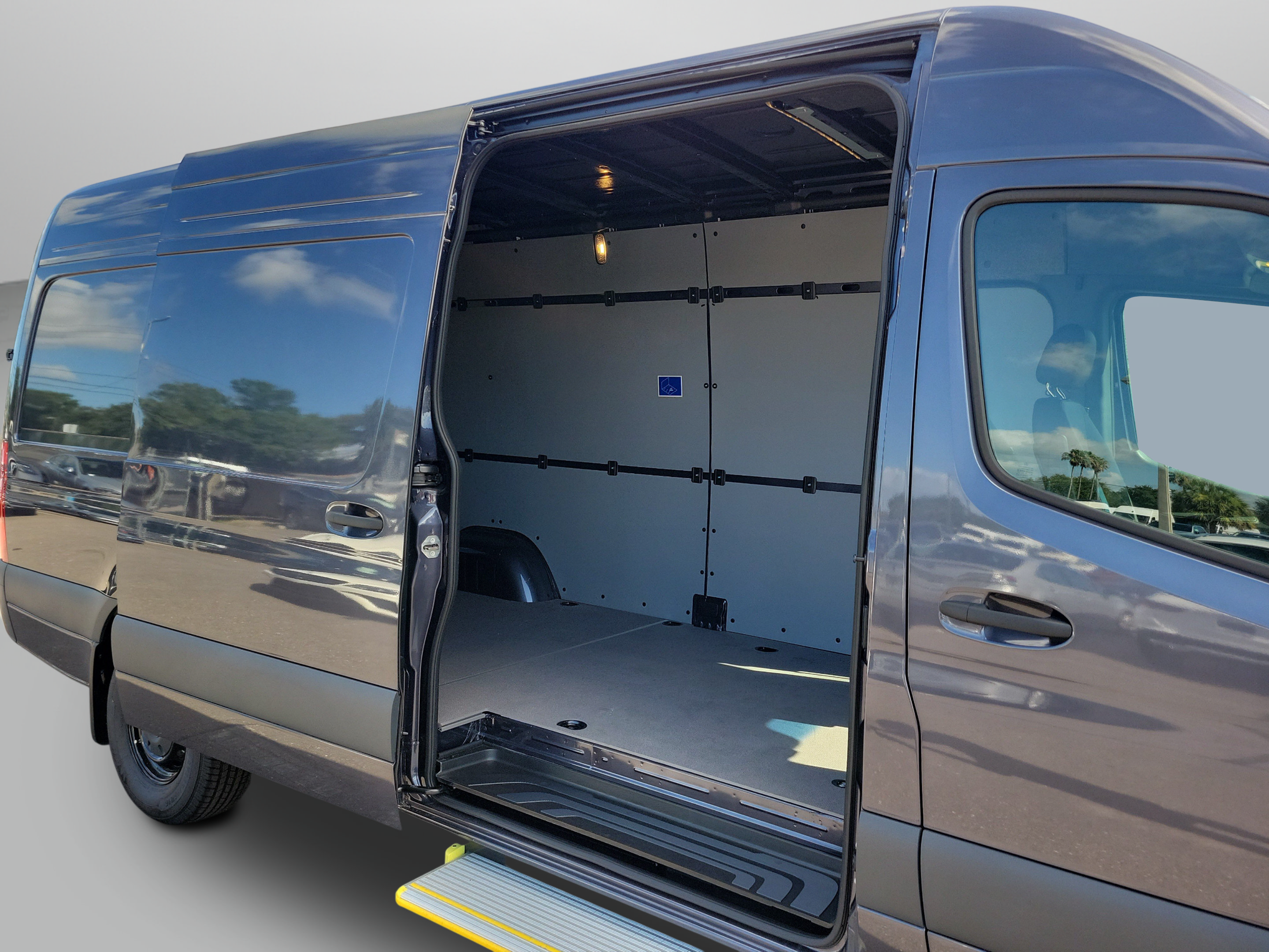 Used 2025 Mercedes-Benz Sprinter 2500 image 29