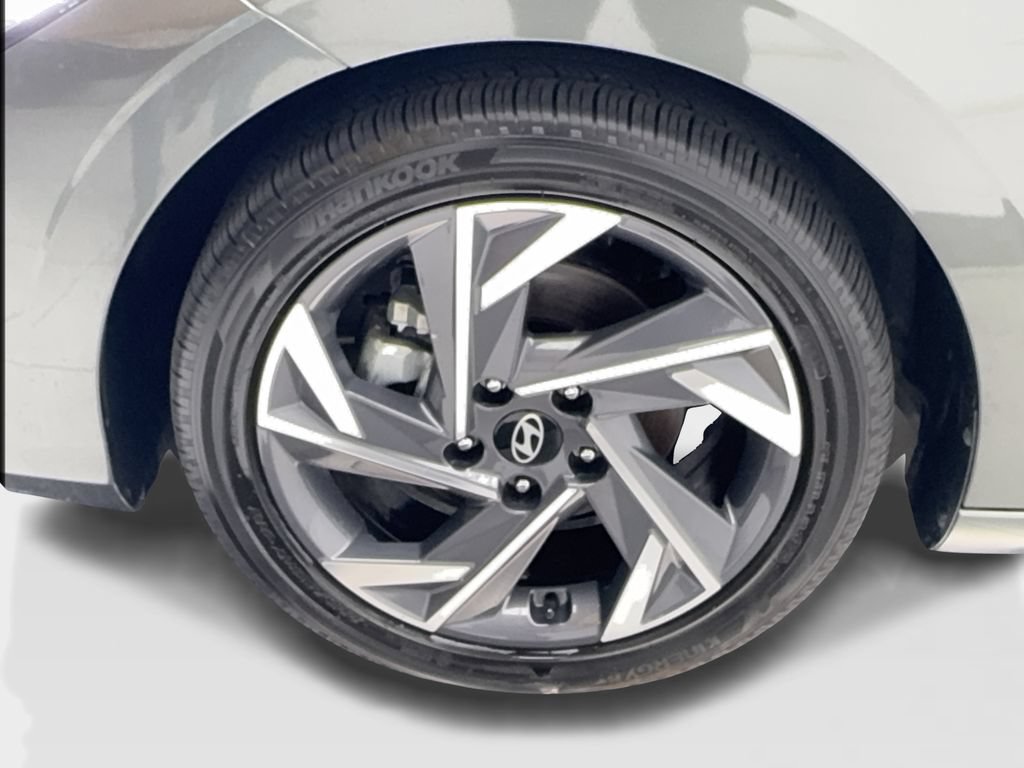 Used 2025 Hyundai Elantra Limited FWD image 12