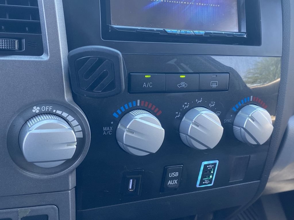 Used 2010 Toyota Tundra 4x4 CrewMax image 26