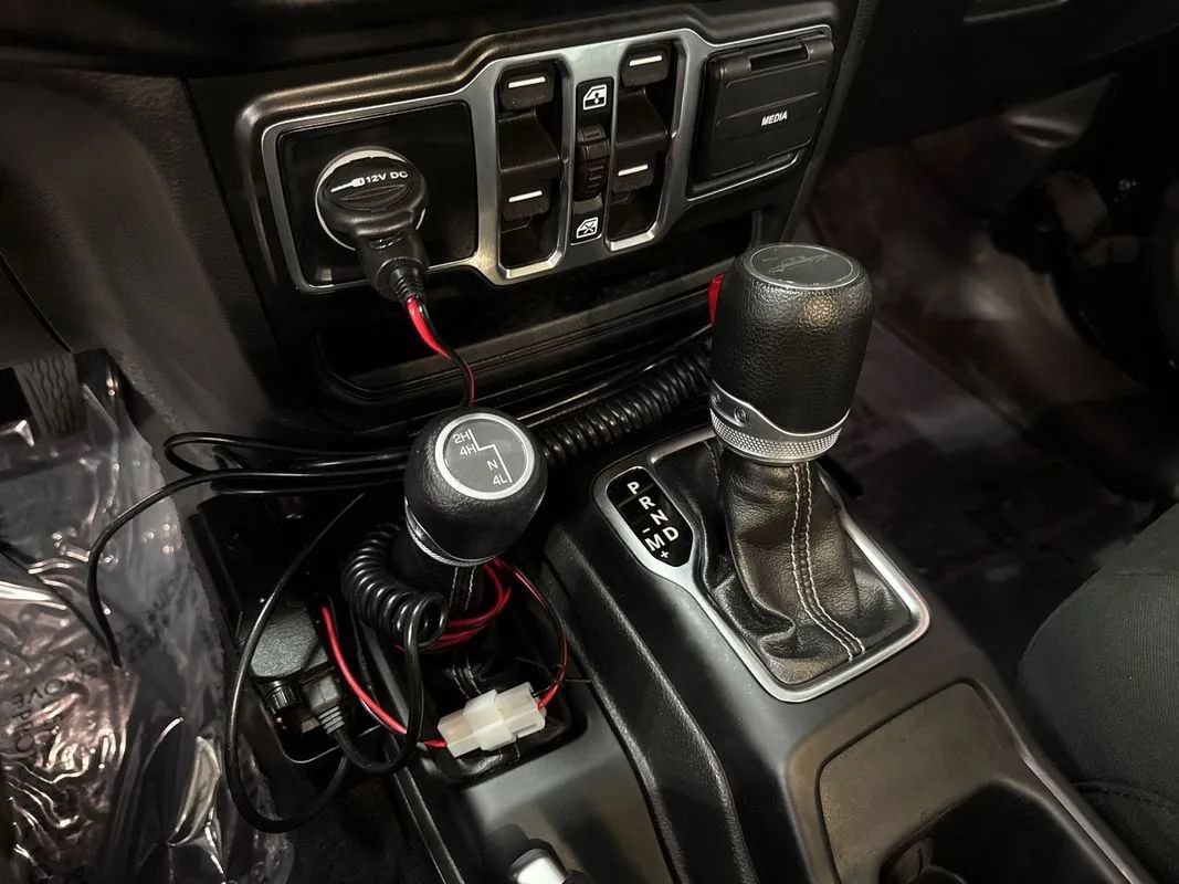 Used 2023 Jeep Gladiator Overland w/ Cold Weather Group AWD/4WD image 86
