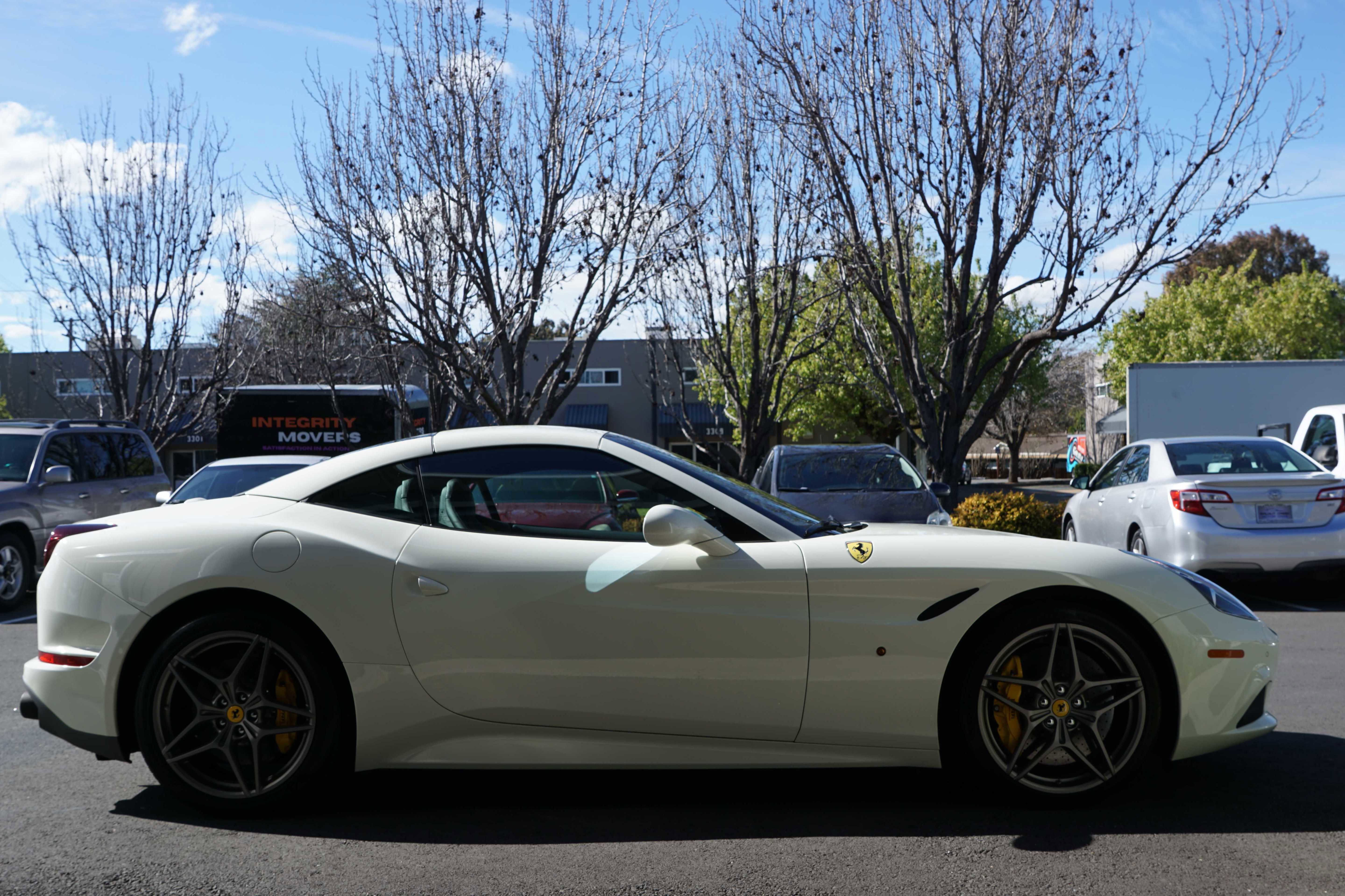 Used 2017 Ferrari California T image 11
