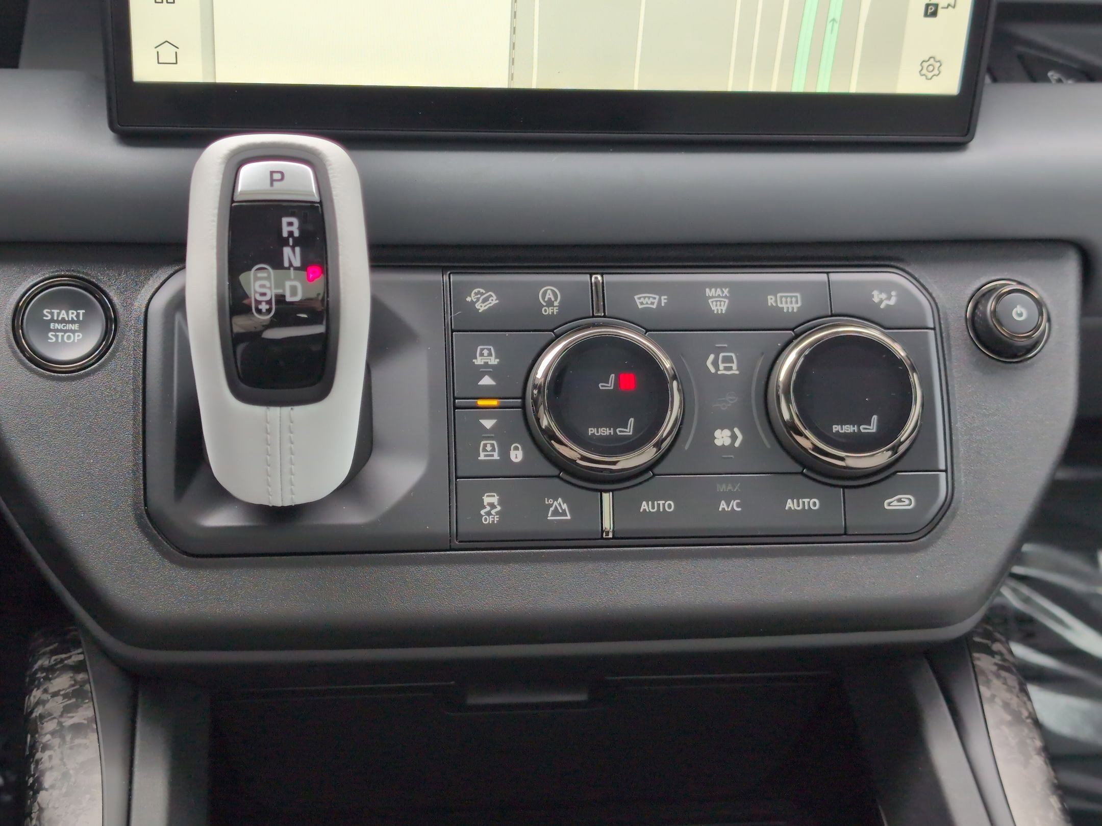 Used 2025 Land Rover Defender 110 image 22