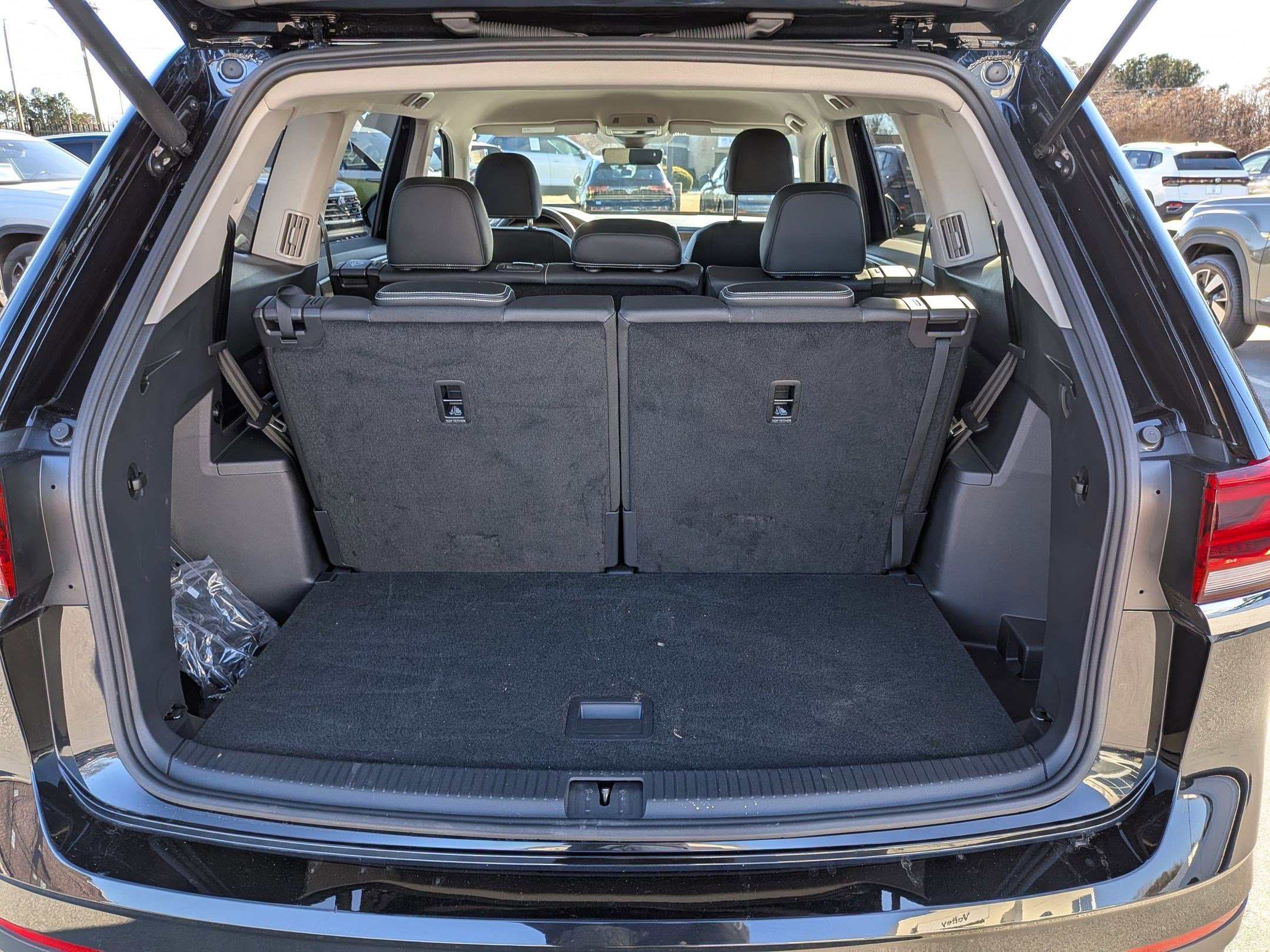 Used 2025 Volkswagen Atlas SE image 33