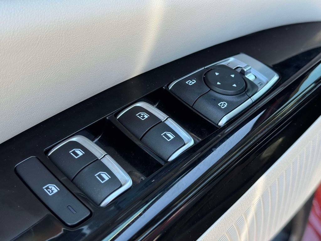 Used 2024 Kia Carnival EX FWD image 16