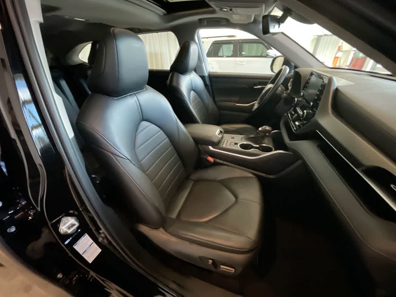 Used 2022 Toyota Highlander XLE image 26