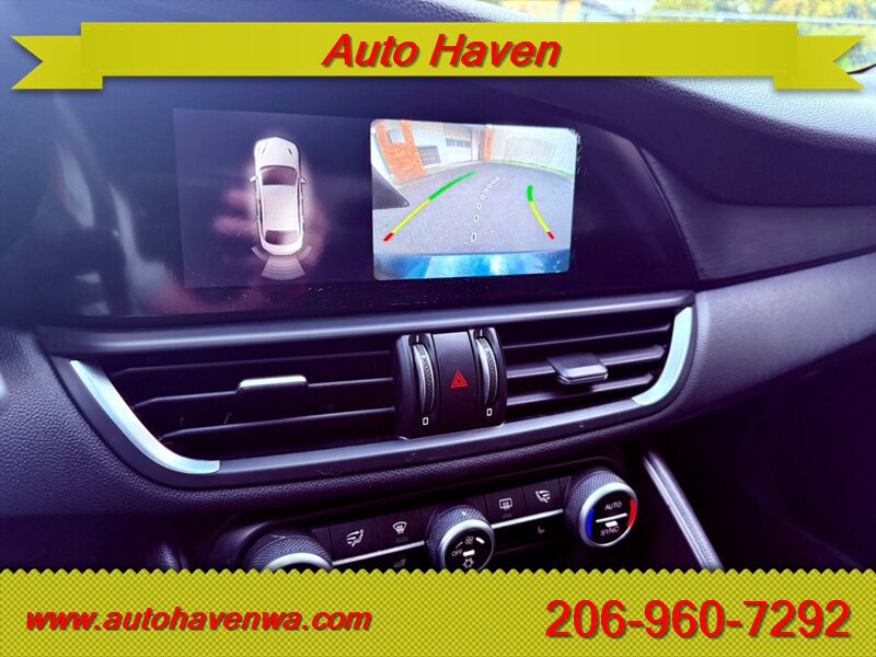 Used 2017 Alfa Romeo Giulia AWD image 11