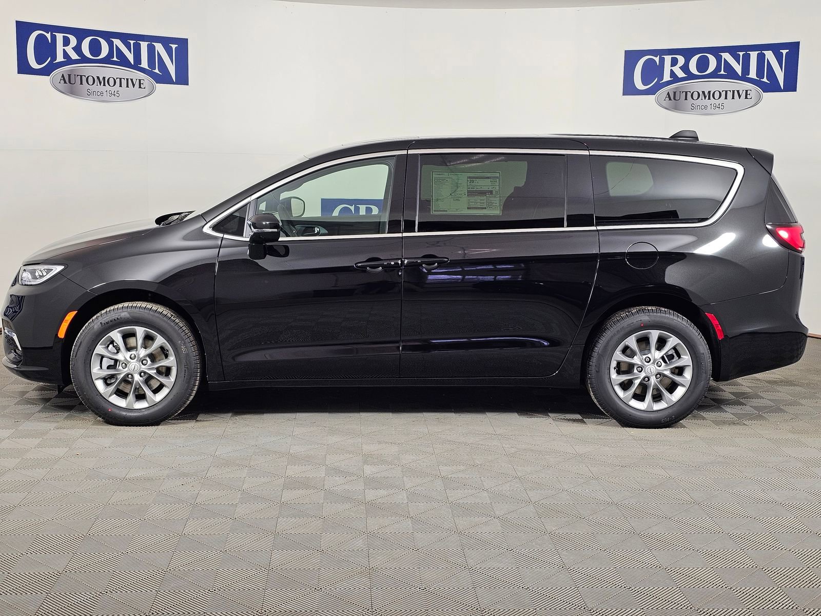 New 2026 Chrysler Pacifica Limited image 2