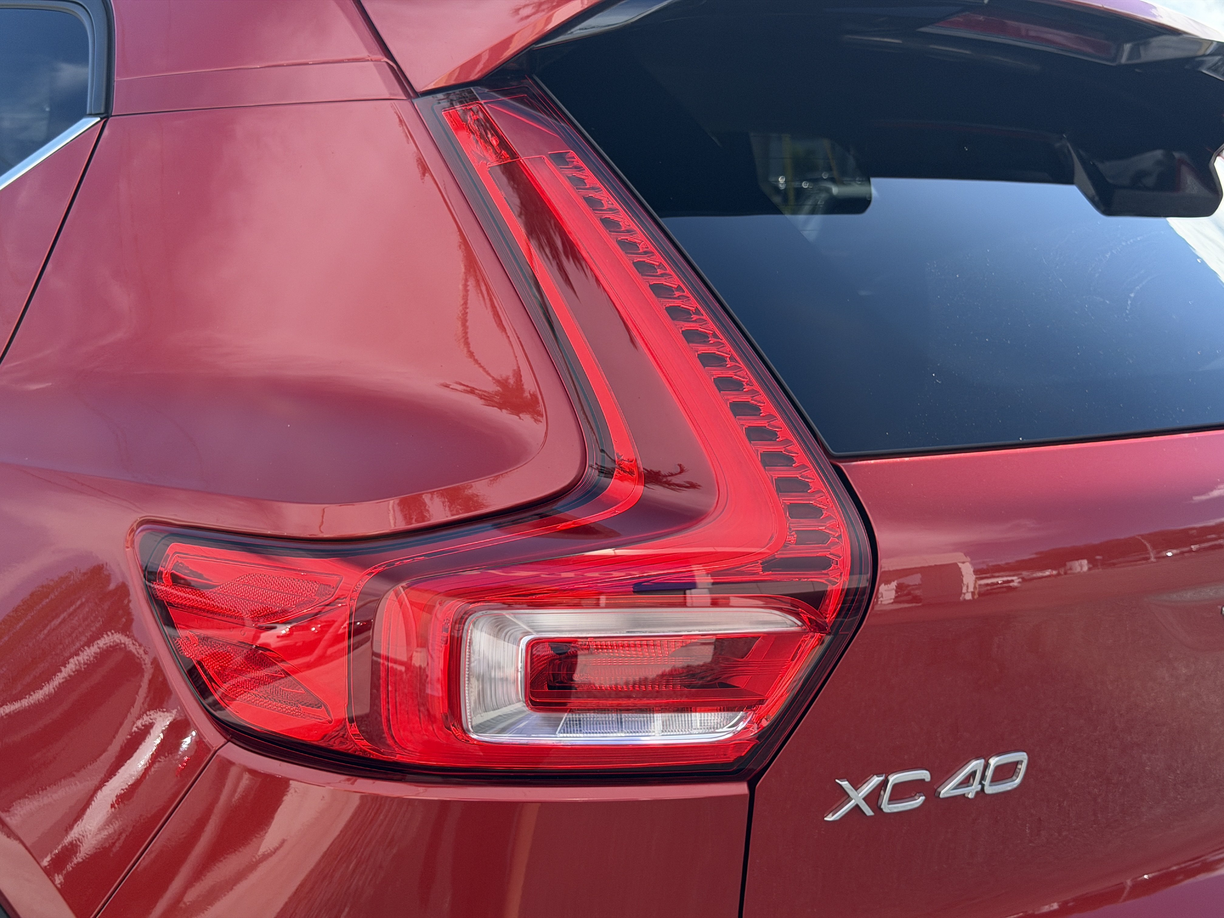 Certified 2023 Volvo XC40 B5 Plus w/ Driver Assist Package AWD/4WD image 9
