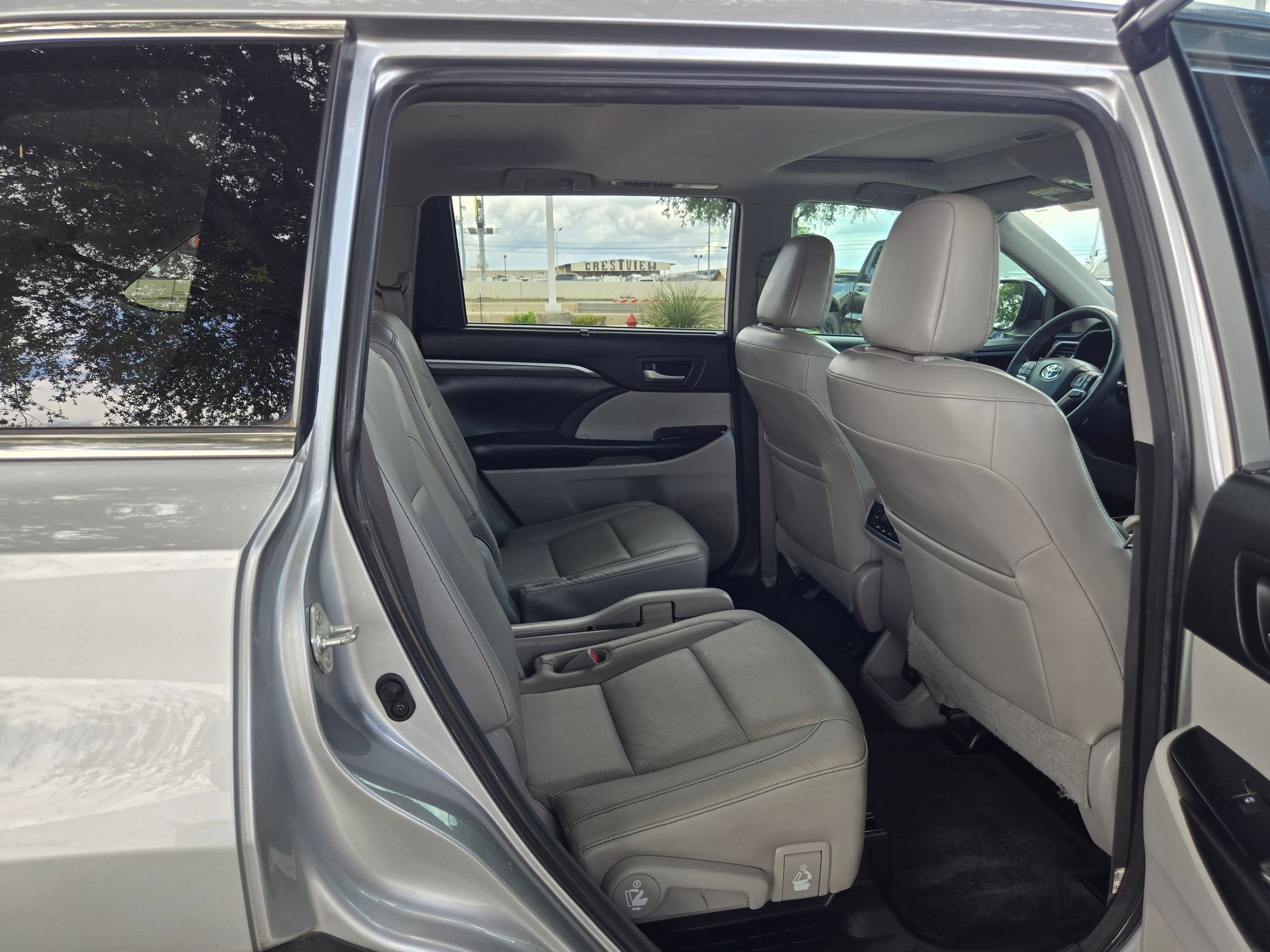 Used 2018 Toyota Highlander Limited w/ Carpet Mat Package (TMS) AWD/4WD image 23