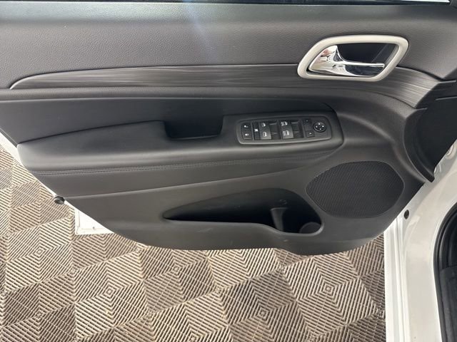 Used 2022 Jeep Grand Cherokee Laredo X AWD/4WD image 23