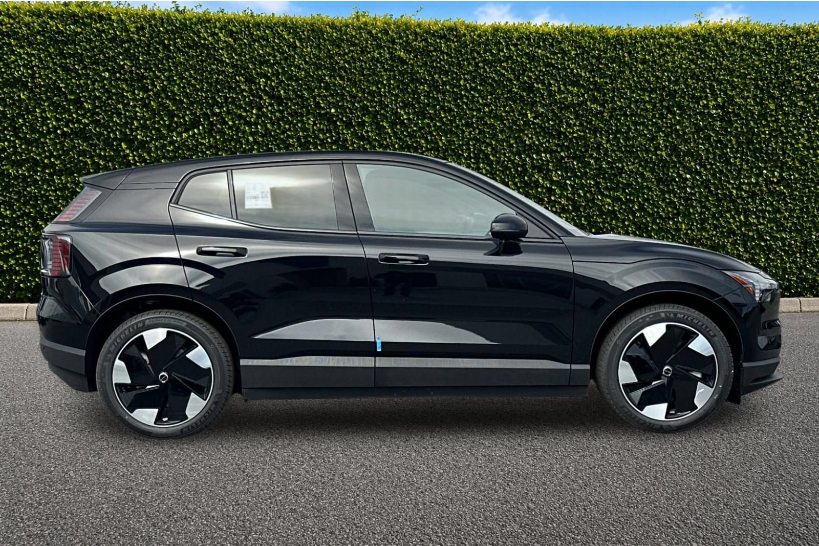 New 2025 Volvo EX30 Plus w/ Protection Package Premier AWD/4WD image 7