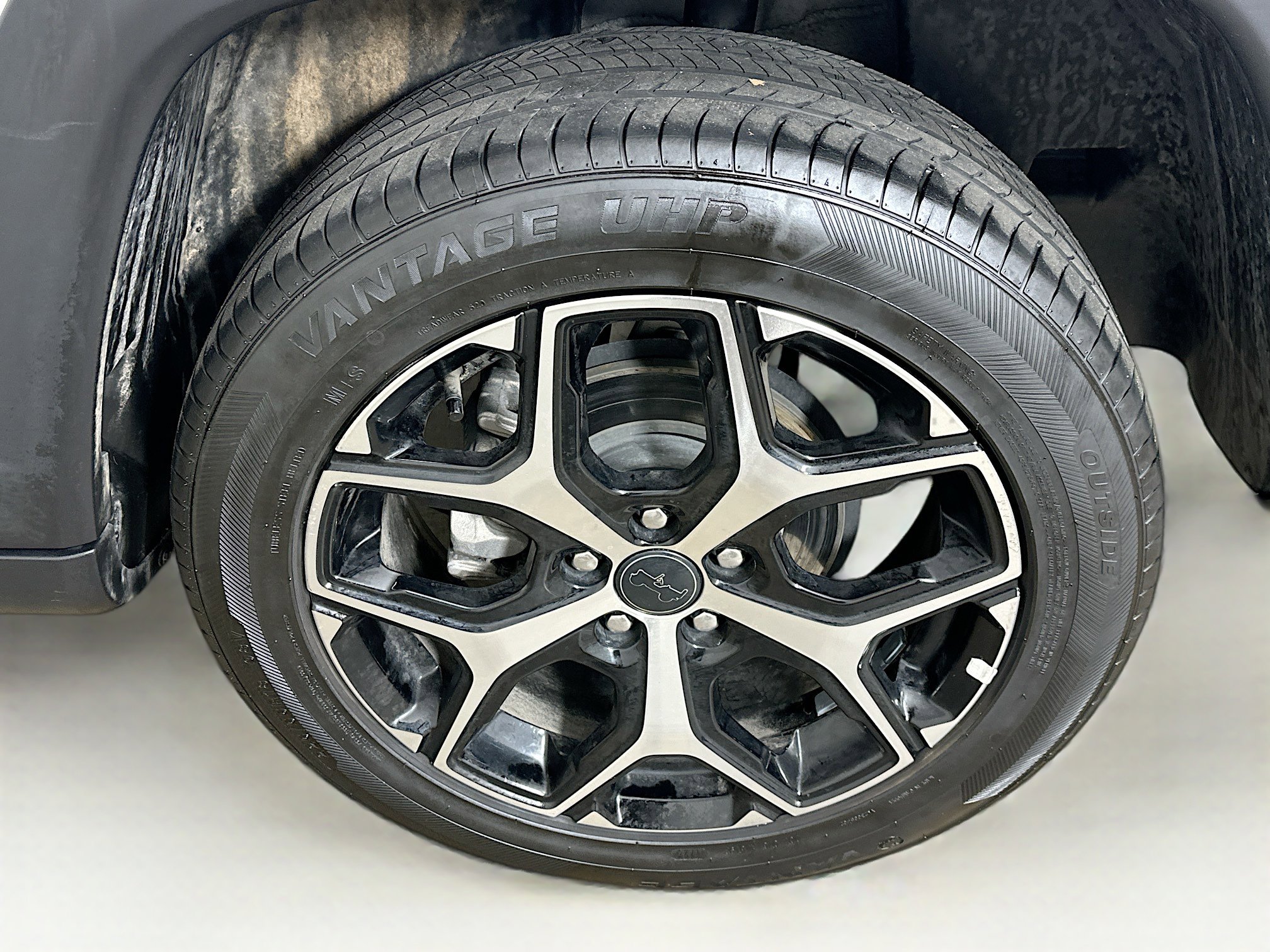 Used 2025 Jeep Compass Limited image 11