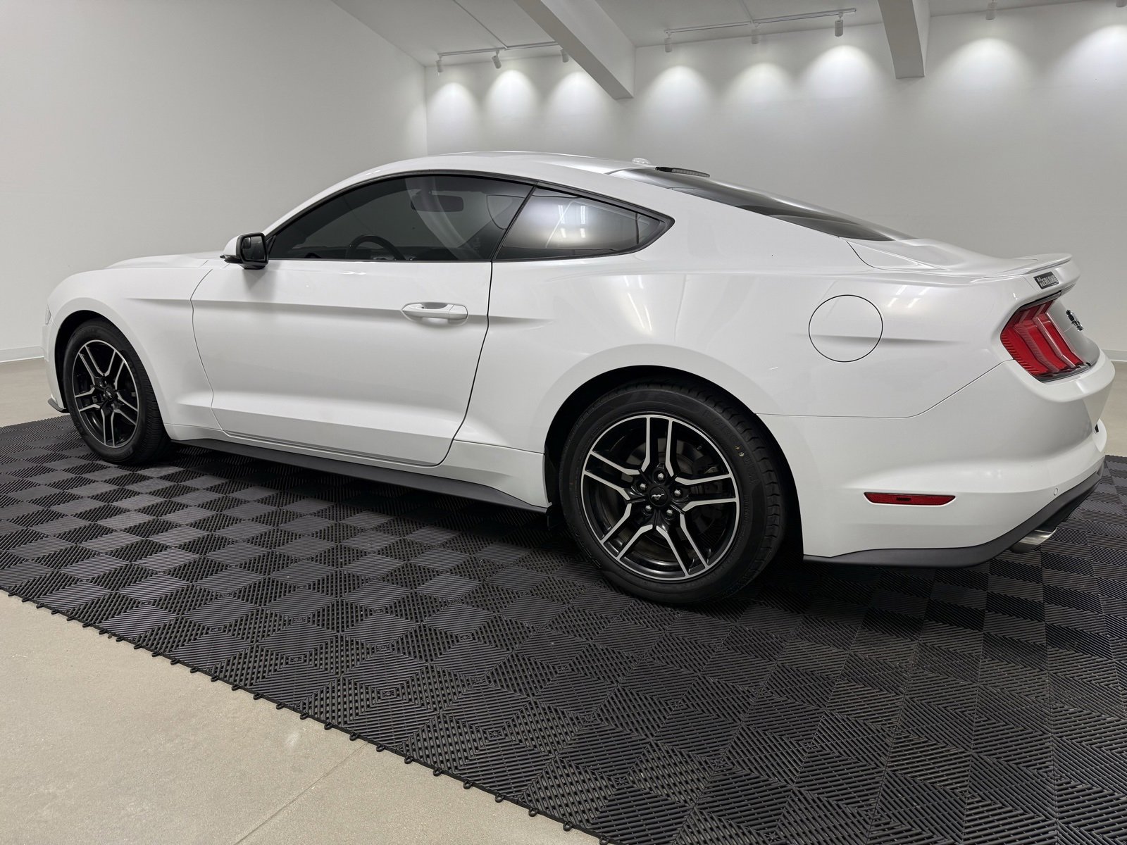 Used 2018 Ford Mustang Premium image 6