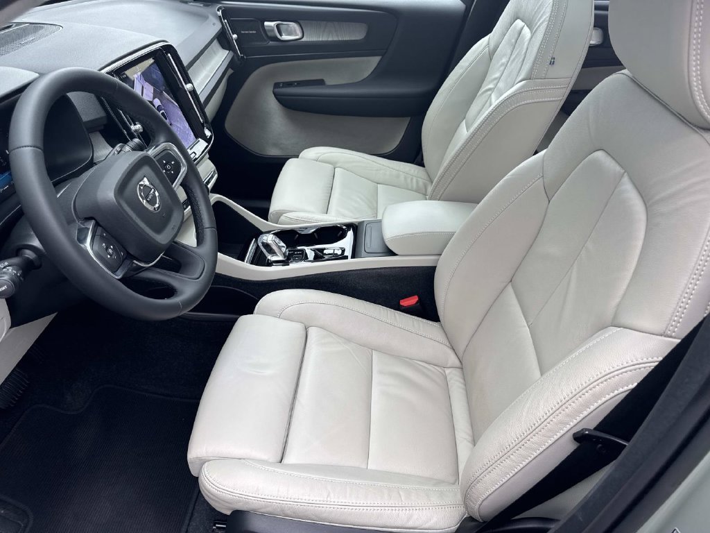 Used 2023 Volvo XC40 B5 Ultimate w/ Climate Package AWD/4WD image 21