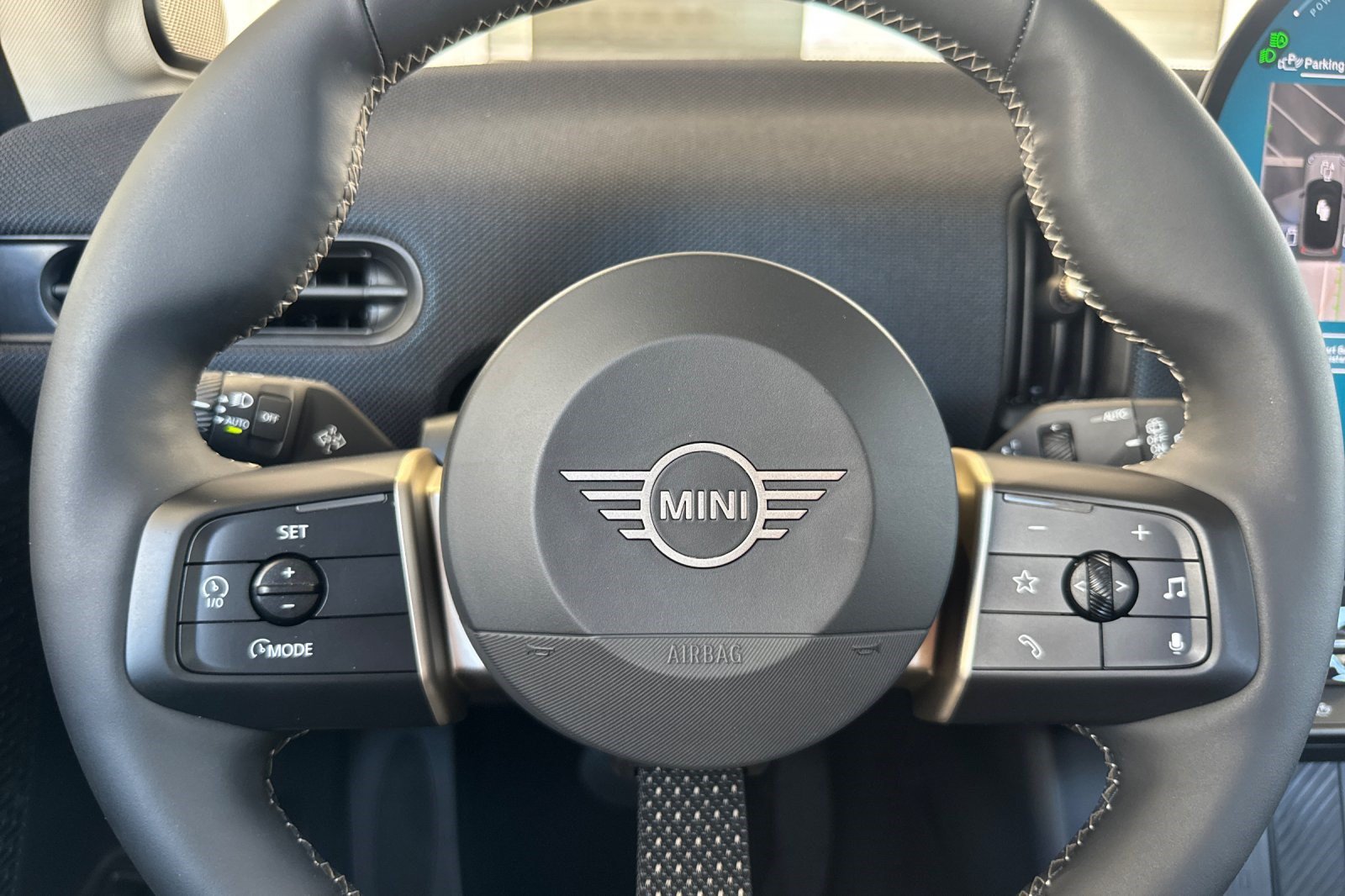 Used 2025 MINI Cooper 2-Door Hardtop FWD image 29