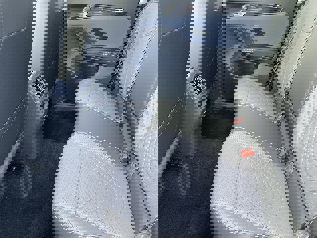 New 2025 Volkswagen Tiguan SE image 13