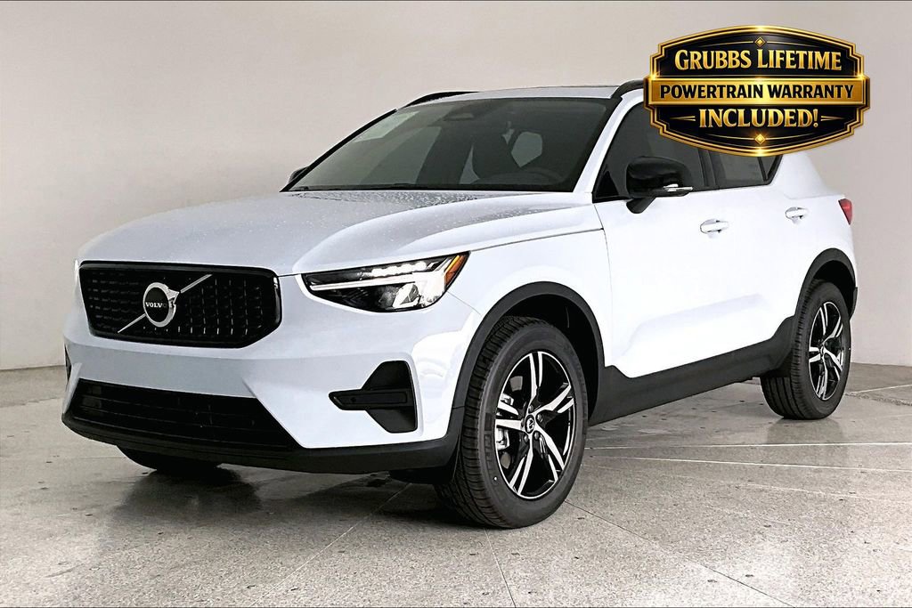 New 2026 Volvo XC40 B5 Core AWD/4WD image 2