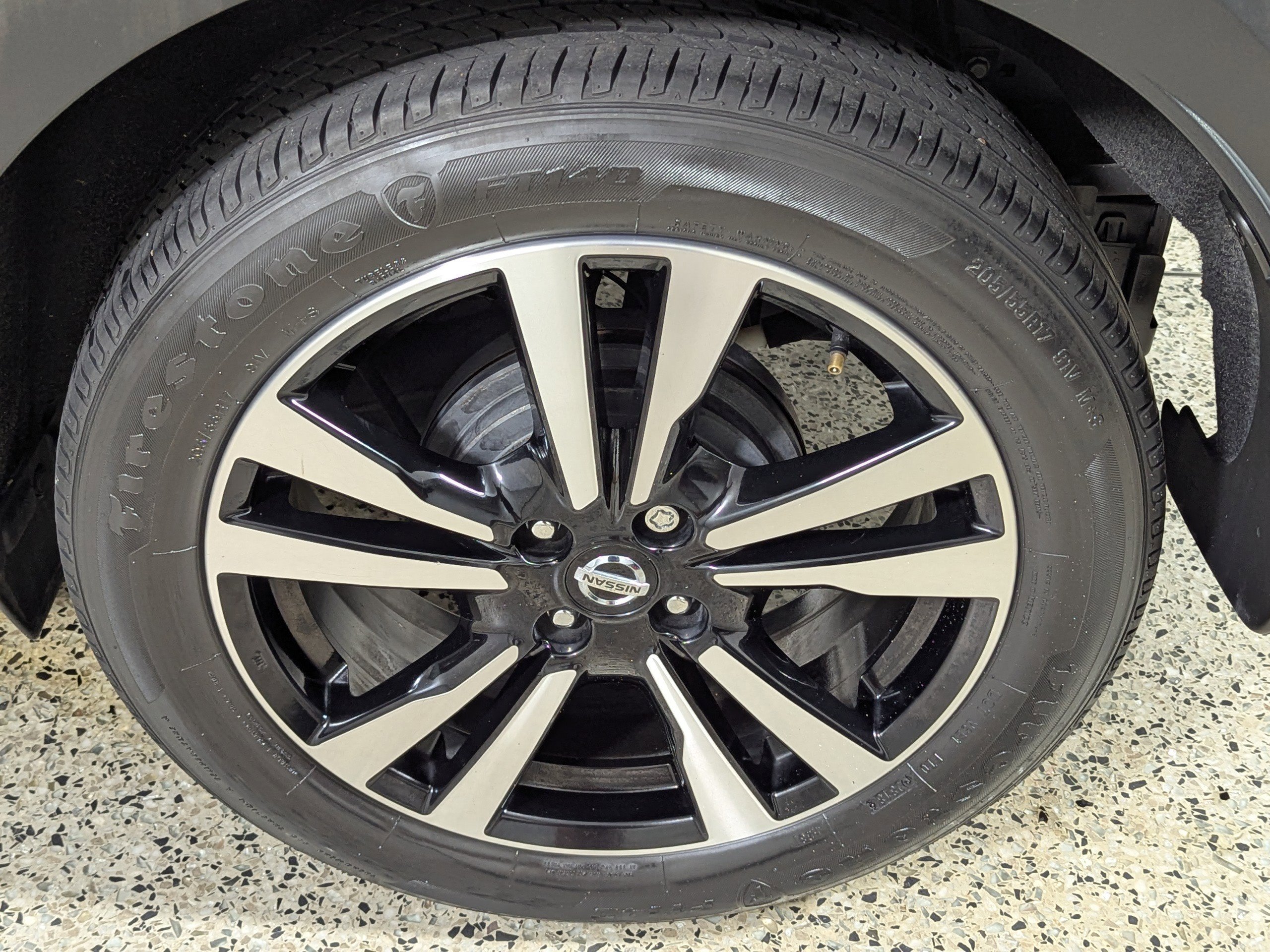 Used 2018 Nissan Kicks SR FWD image 23