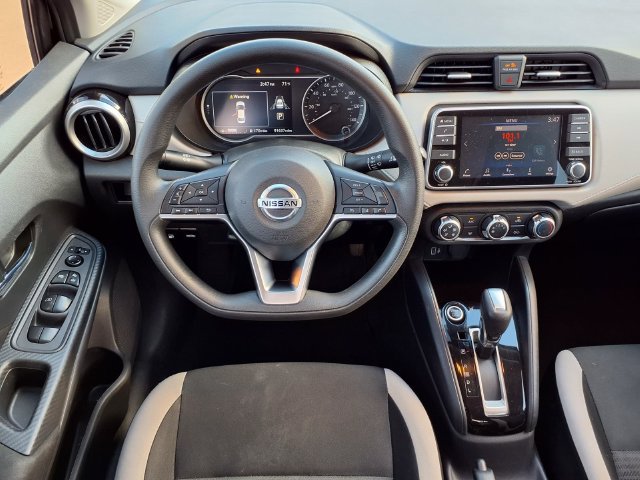 Used 2021 Nissan Versa SV FWD image 5