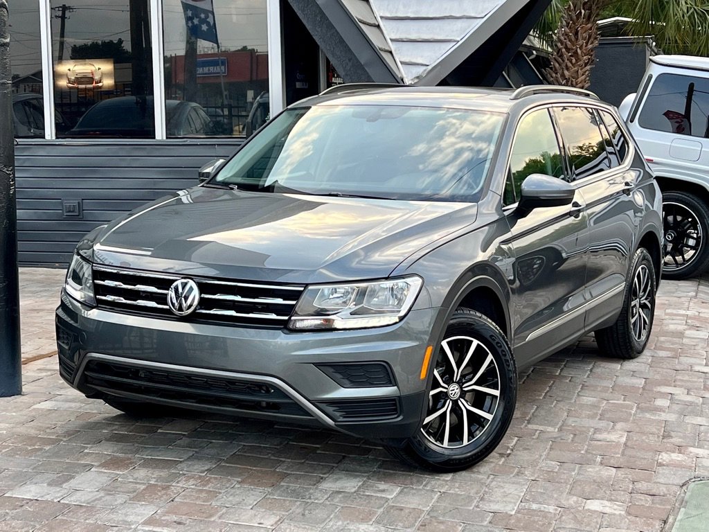 Used 2021 Volkswagen Tiguan SE w/ Panoramic Sunroof Package FWD image 1