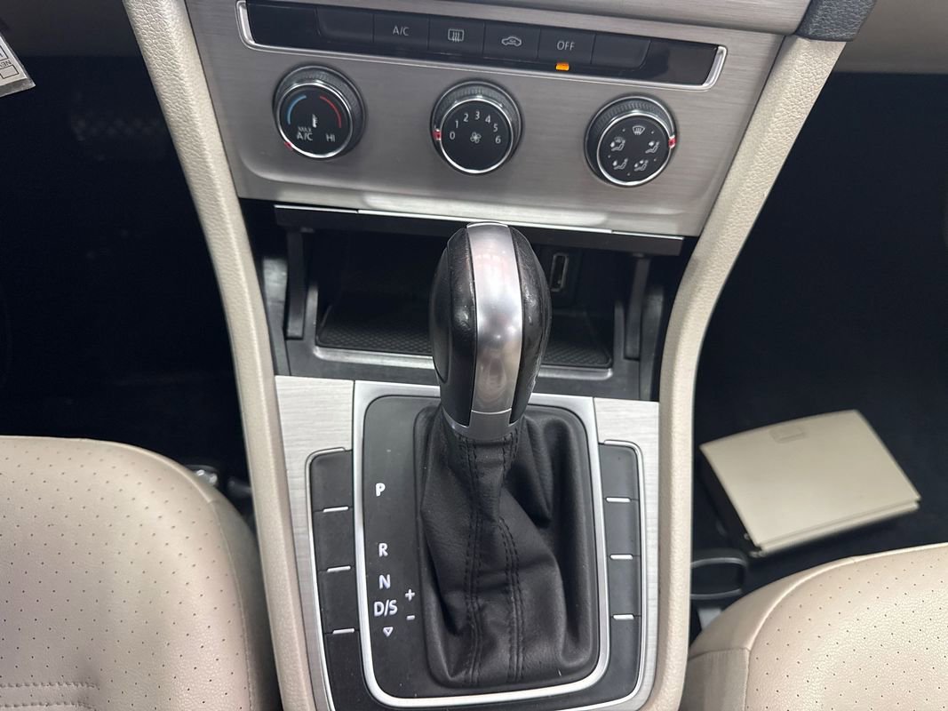 Used 2015 Volkswagen Golf S image 16