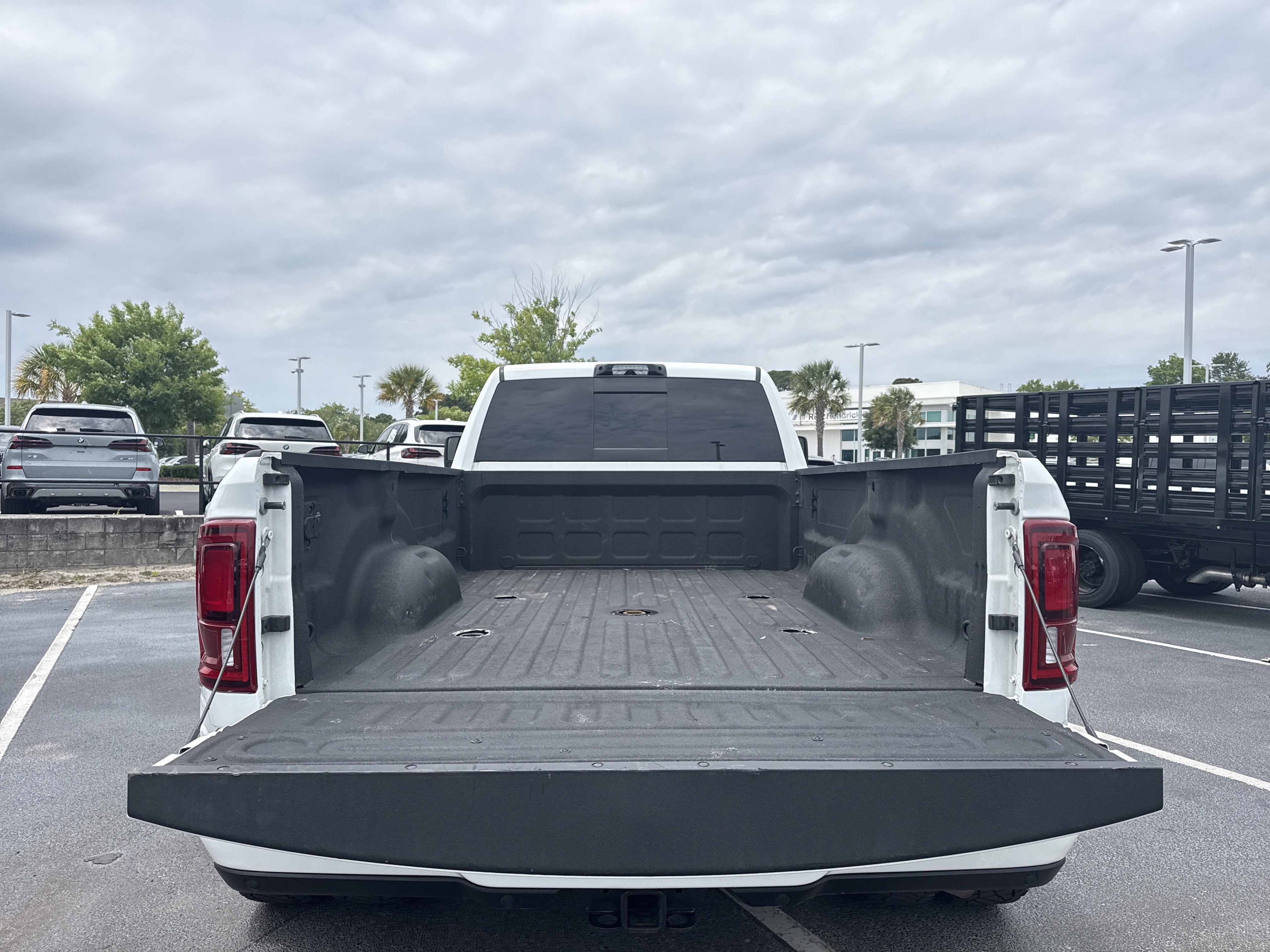 Used 2025 RAM 3500 Laramie AWD/4WD image 32