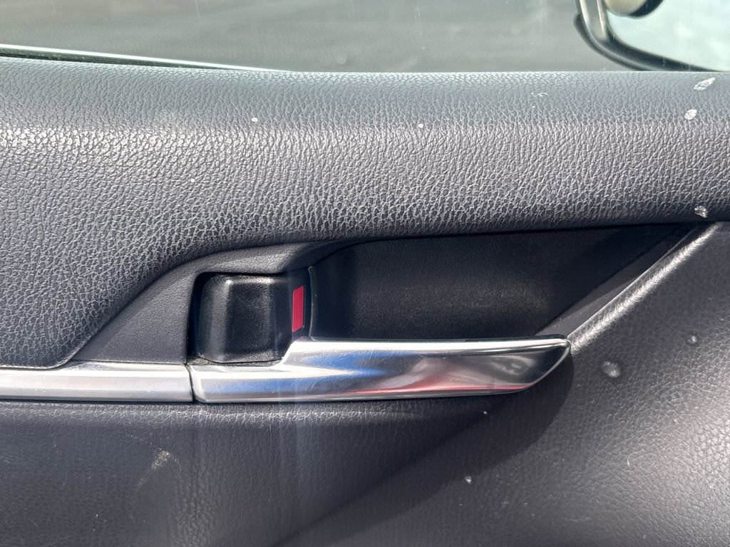 Used 2019 Toyota Camry LE FWD image 12