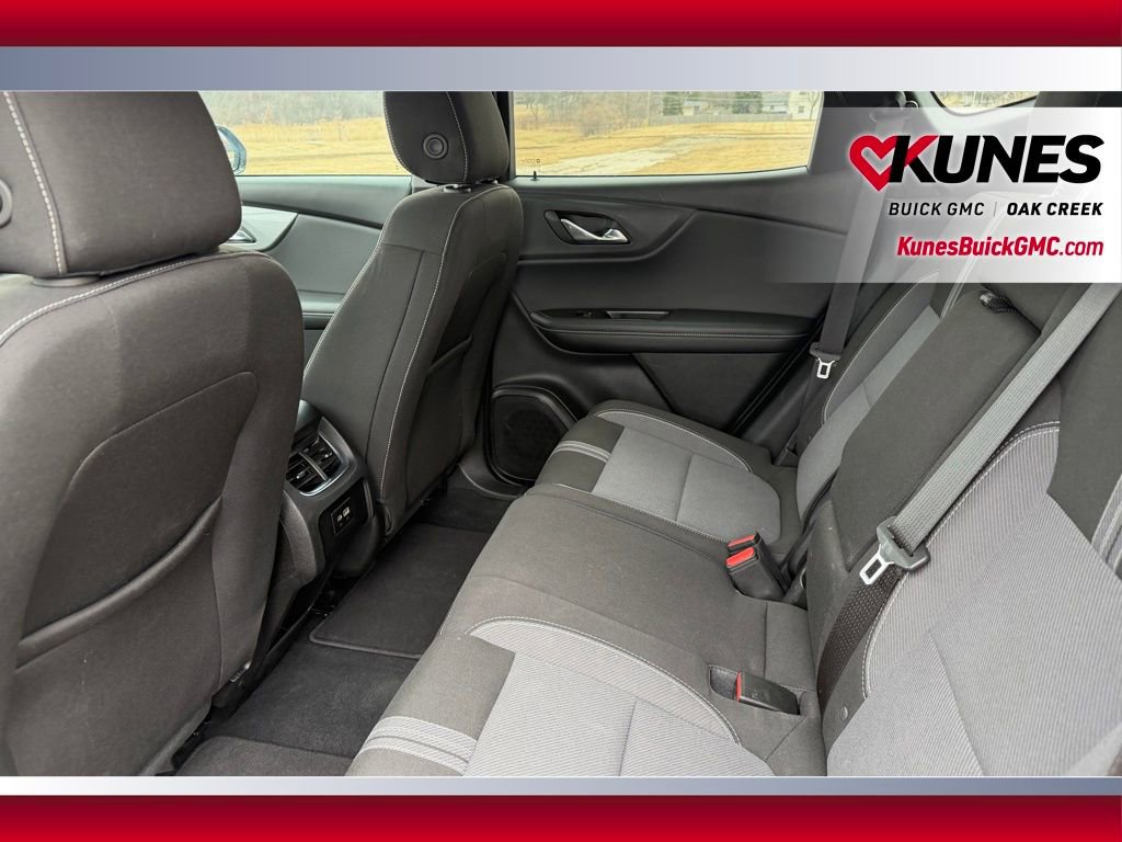 Used 2025 Chevrolet Blazer LT FWD image 8