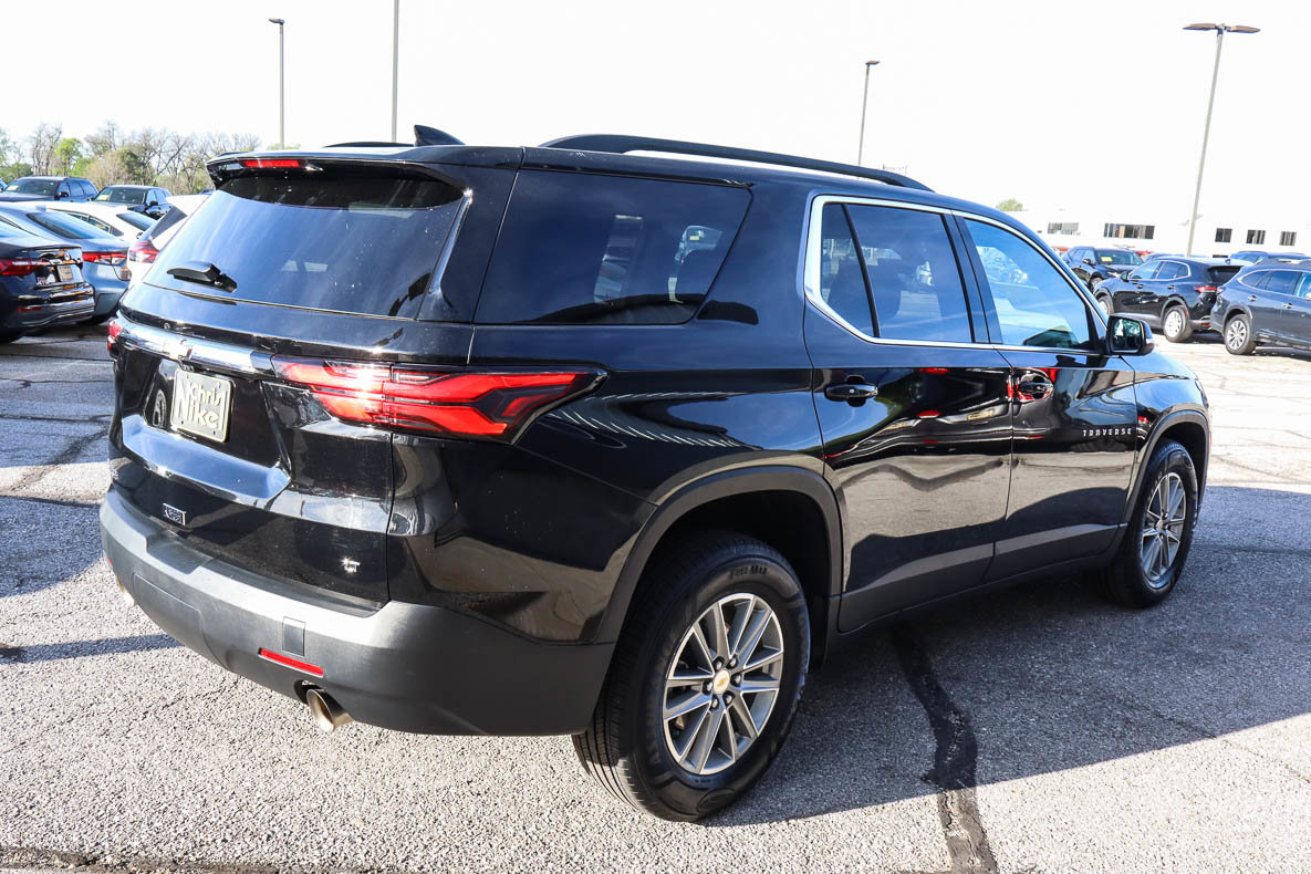 Used 2023 Chevrolet Traverse LT image 4