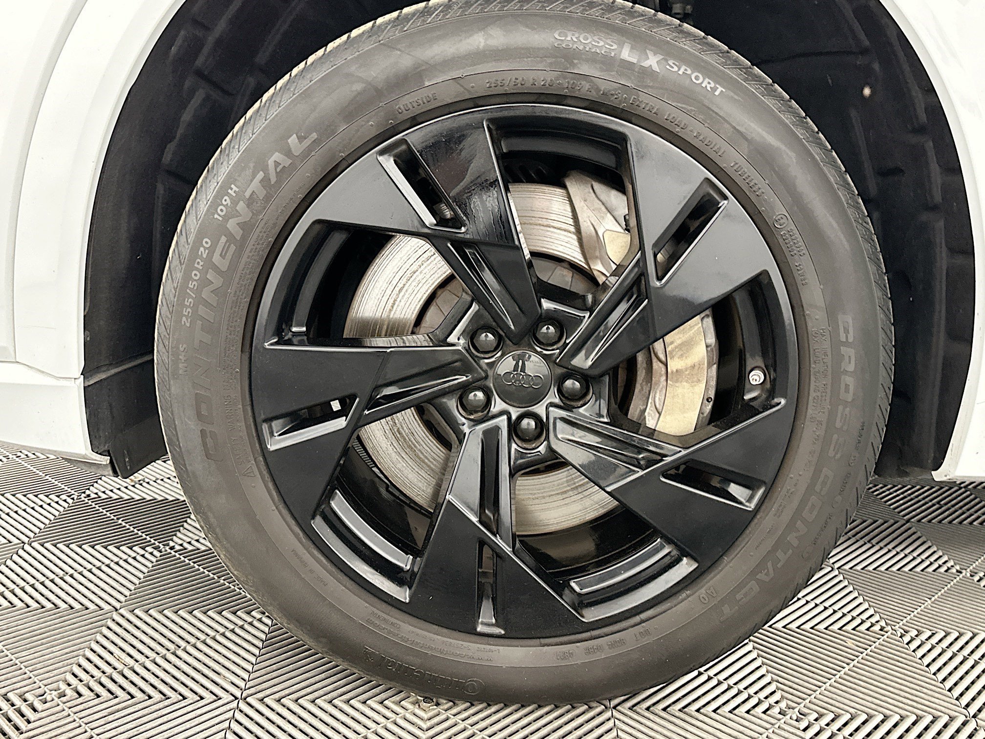 Used 2022 Audi e-tron Premium w/ Convenience Plus Package image 36
