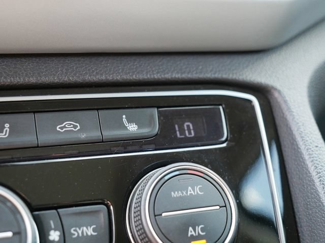 Certified 2023 Volkswagen Atlas SEL R-Line AWD/4WD image 34
