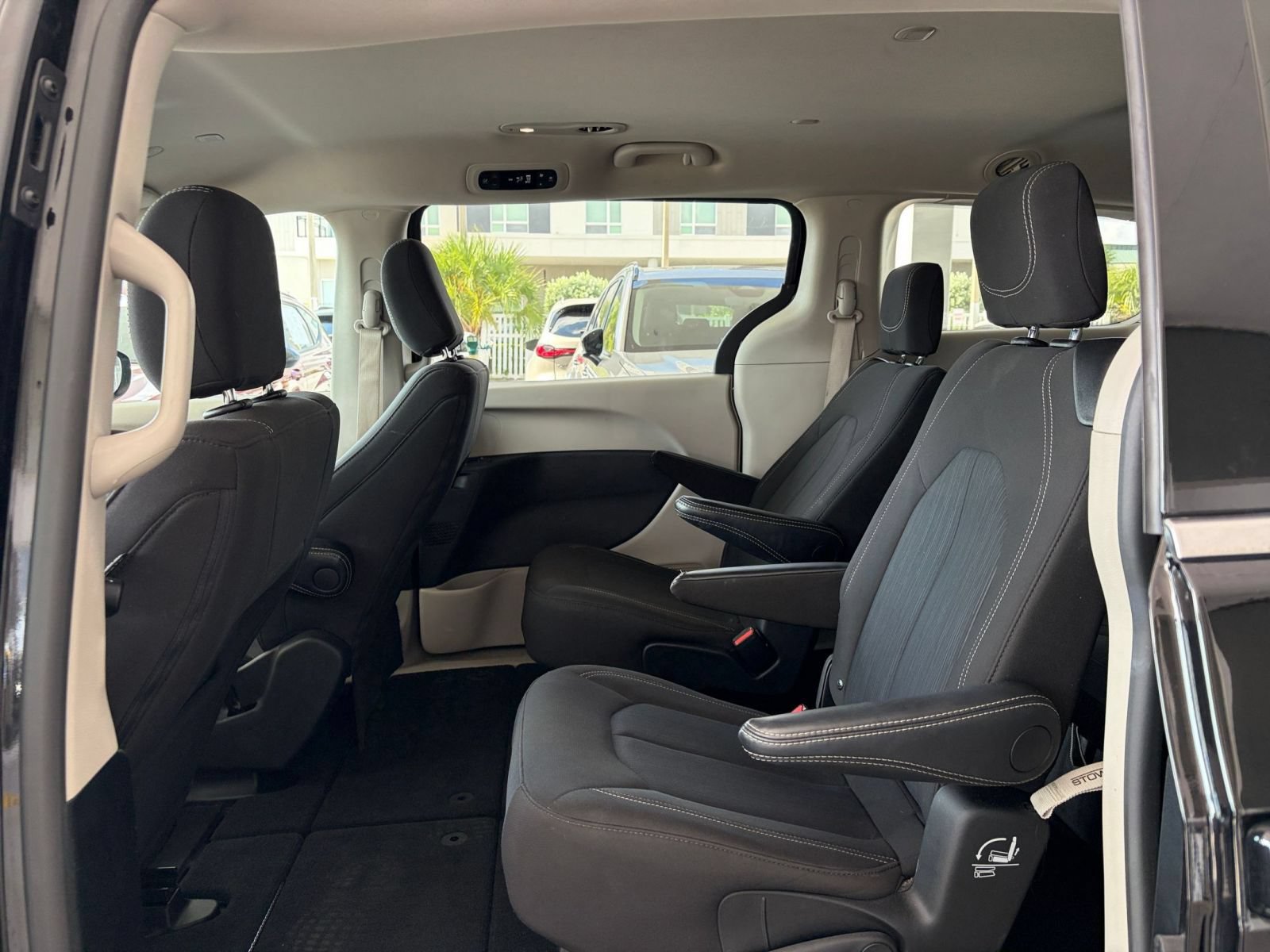 Used 2024 Chrysler Voyager LX FWD image 25
